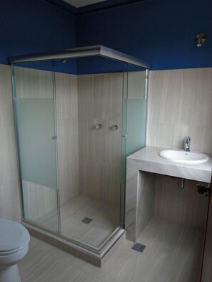 Bathroom - Paulina Youth Hostel (Oaxaca)