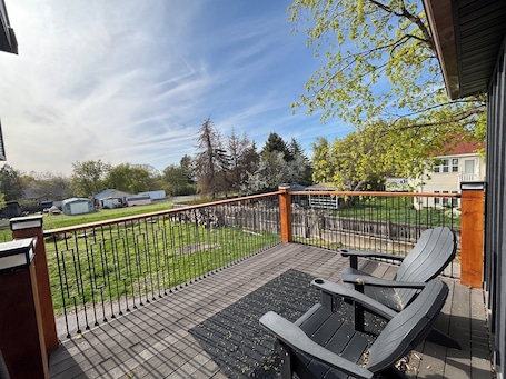 Terrace/patio. Welcome to the Raven Rose - A Chic, Newly Renovated 2BD/1BA Home