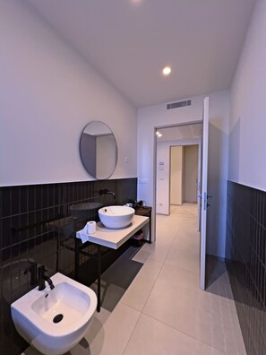 Classic Room | Desk, free WiFi