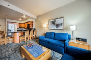 One-Bedroom - Balcony & View | Nappalirész | Tévé