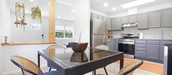 Casa de Lilas - Just Steps from Great Food & Art!