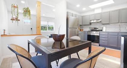 Casa de Lilas - Just Steps from Great Food & Art!