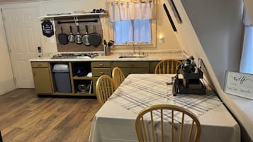 Fridge, microwave, stovetop, coffee/tea maker