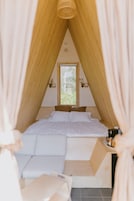 Individually furnished, soundproofing, bed sheets