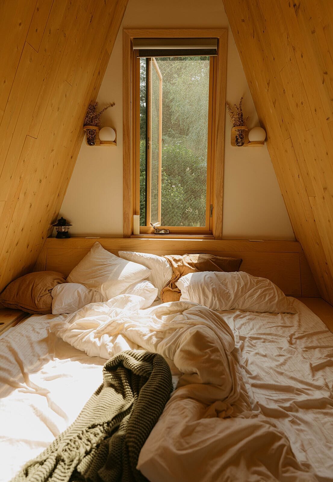 Individually furnished, soundproofing, bed sheets