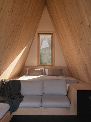 Individually furnished, bed sheets