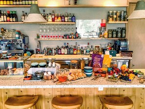 Free daily full breakfast 