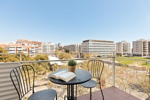 Outdoor dining - OLA LIVING POBLENOU BEACH 14 ATTIC (Barcelona)