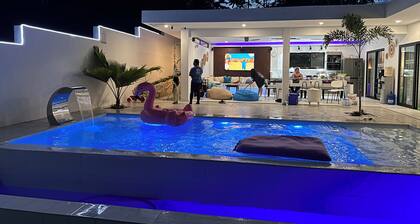 House with swimming Pool in SAMAL Island, davao