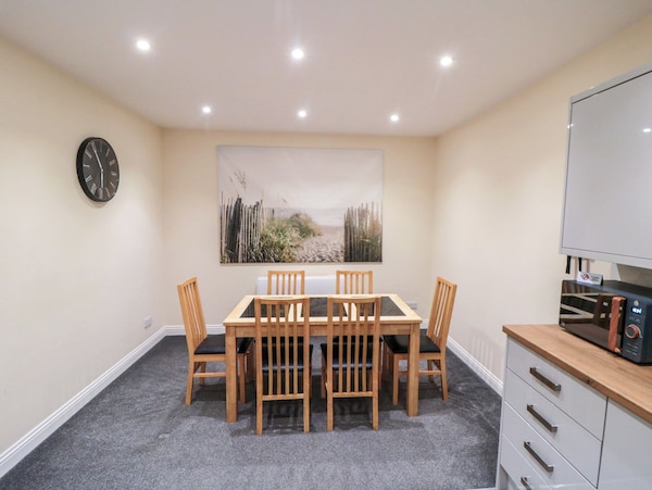 The Newborough Apartment 3 - Scarborough