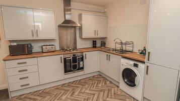 Cottage | Private kitchen | Cookware/dishes/utensils
