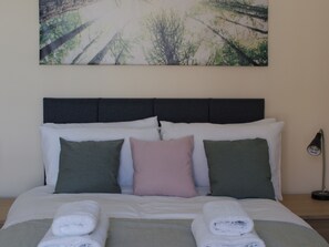 3 bedrooms, individually decorated, individually furnished, free WiFi - The Newborough Apartment 3 (Scarborough)