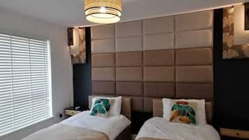 3 bedrooms, desk, iron/ironing board, travel cot