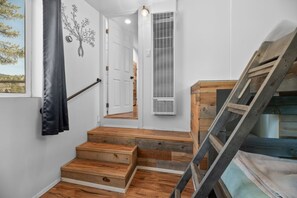 2 bedrooms, iron/ironing board, bed sheets