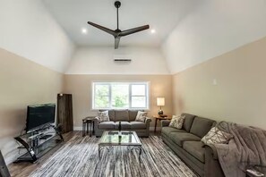 TV, fireplace, DVD player