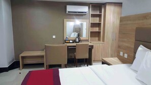 ห้องคลาสสิก | โต๊ะทำงาน, พื้นที่ทำงานแบบใช้แล็ปท็อป, Wi-Fi ฟรี