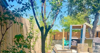 Ashraya - Charming 4-bedroom house with AC, WiFi in McAllen