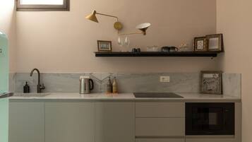 Microonde, macchina per tè/caffè, bollitore elettrico, tostapane