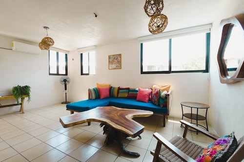 5 min from city center get away condo