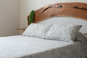 2 bedrooms, desk, free WiFi, bed sheets