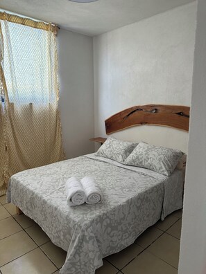 2 soverom, skrivebord, wi-fi (inkludert) og sengetøy