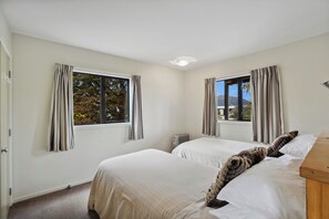 3 bedrooms, iron/ironing board, WiFi