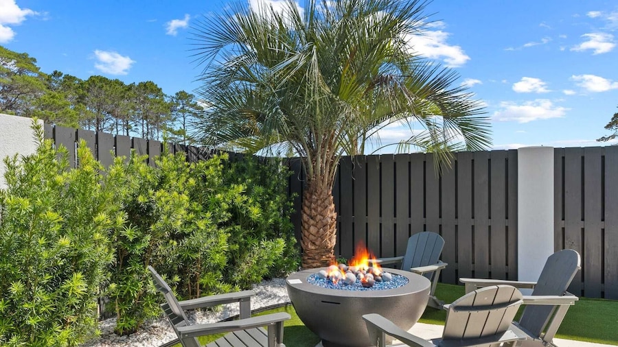Pool, Hot Tub, Firepit, Golf Cart Included Walk to Beach Near Gulf Place