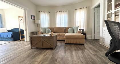 2-bedroom apartment in fabulous Somerville with AC, WiFi and off street parking