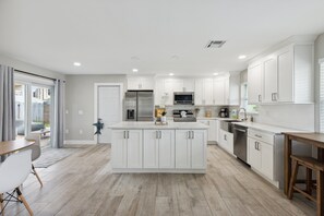 하우스 (3 Bedrooms) | 전용 주방 | 냉장고, 전자레인지, 오븐, 쿡탑