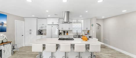 House (5 Bedrooms) | Interior