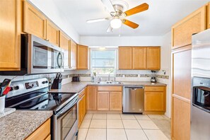 House (3 Bedrooms) | Dapur peribadi | Peti sejuk, ketuhar gelombang mikro, ketuhar, dapur 