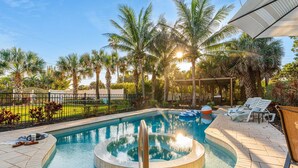 Outdoor spa tub - 3435 S Highway A1A (Melbourne Beach)