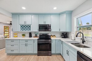 House (4 Bedrooms) | Private kitchen