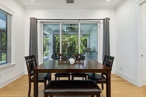 House (4 Bedrooms) | Dining room