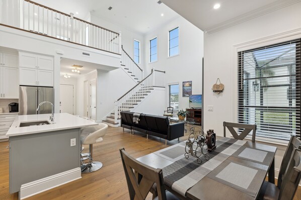 House (4 Bedrooms) | Dining room