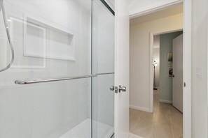House (4 Bedrooms) | Bathroom | Shower, towels - 307 Brightwaters Dr (Cocoa Beach)