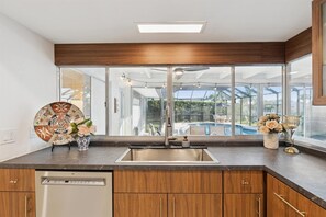 House (4 Bedrooms) | Private kitchen
