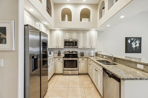 House (3 Bedrooms) | Interior