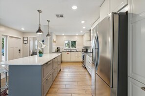 Casa (3 Bedrooms) | Cocina privada | Refrigerador, microondas, parrilla de estufa y lavavajillas 