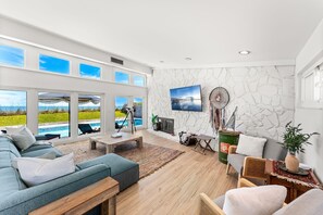 House (4 Bedrooms) | Living area - 5435 Highway A1A (Melbourne Beach)