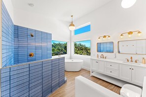 ハウス (4 Bedrooms) | バスルーム | シャワー、タオル