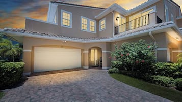 House (5 Bedrooms) | Front of property