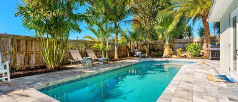 Outdoor pool, sun loungers