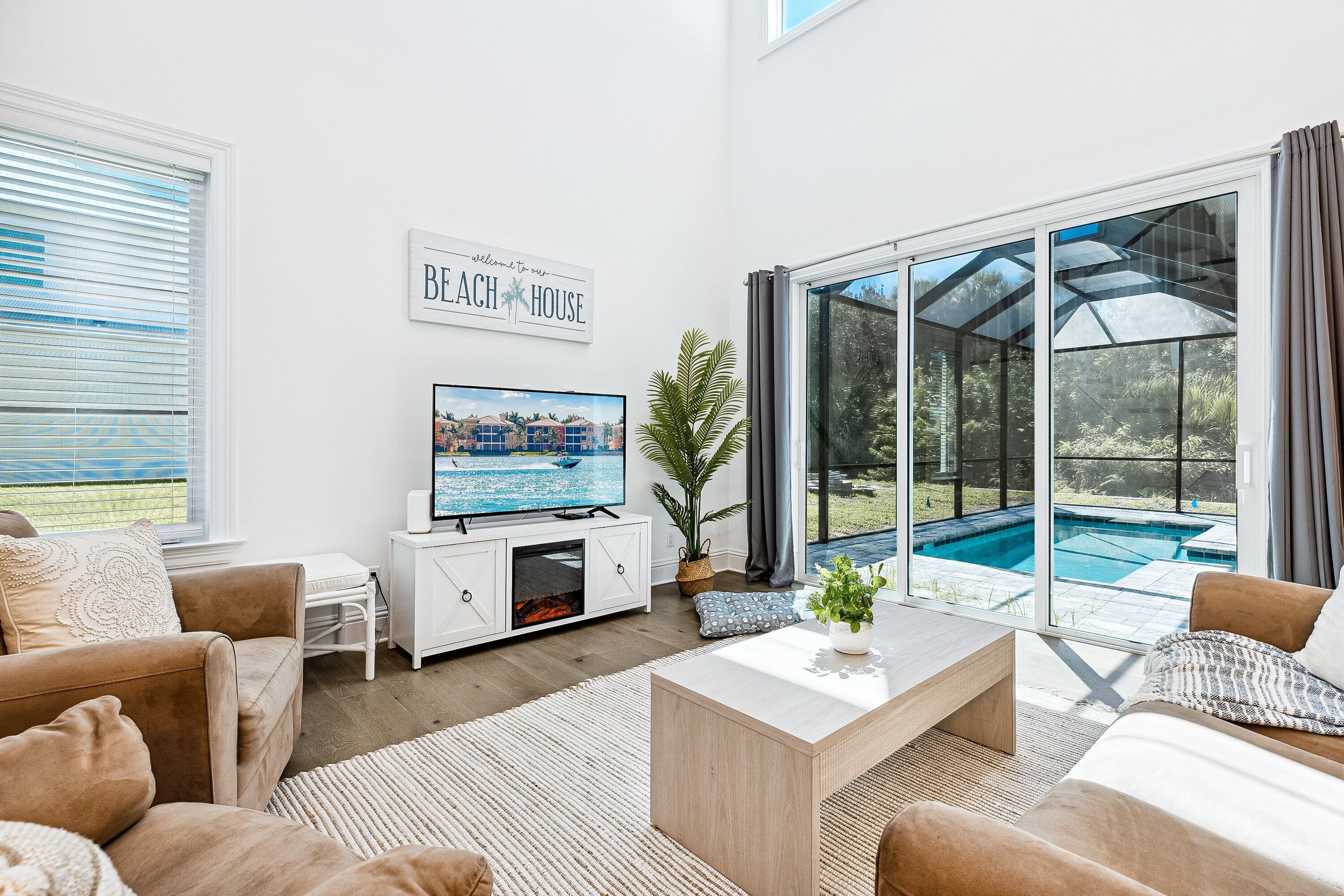 House (4 Bedrooms) | Living area