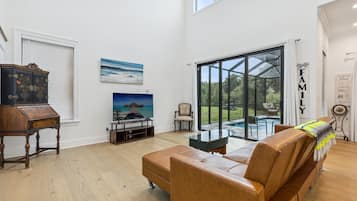 House (4 Bedrooms) | Living area