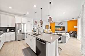 House (6 Bedrooms) | Interior