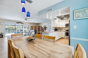 House (3 Bedrooms) | Ruang makan