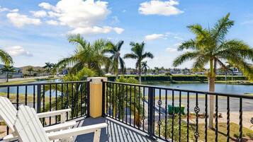 Villa (3 Bedrooms) | Balcony
