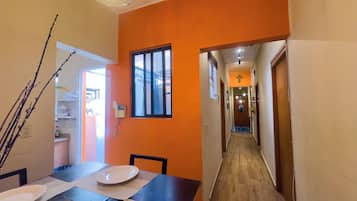 Townhome, 5 Bedrooms | Dining room