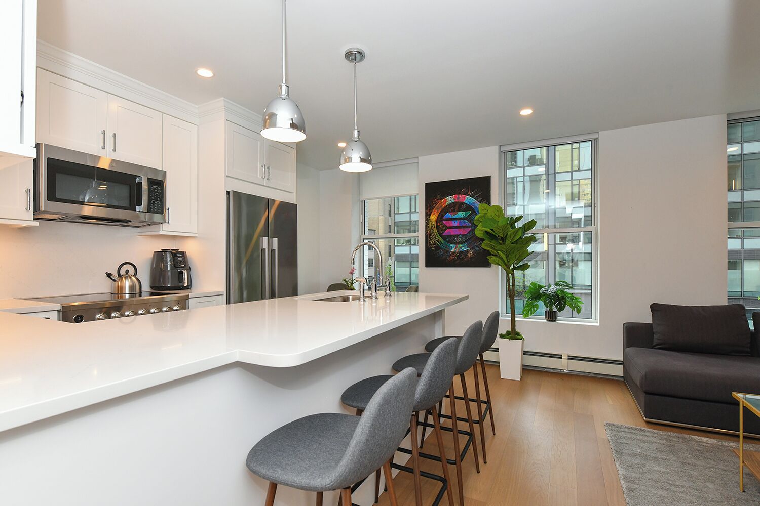 Kjøleskap, mikrobølgeovn, ovn og kokeplater